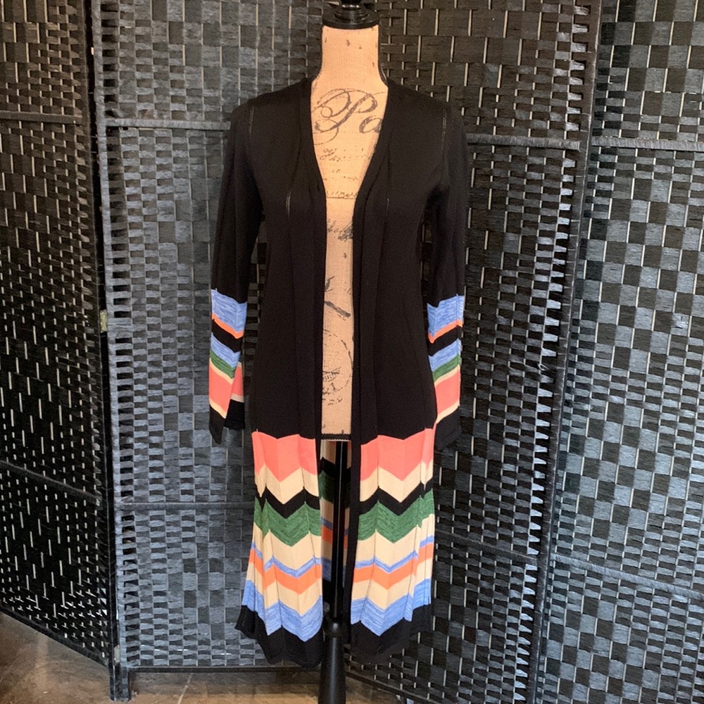 Collection petite brand. Multicolored. No size listed but guessing a medium.
